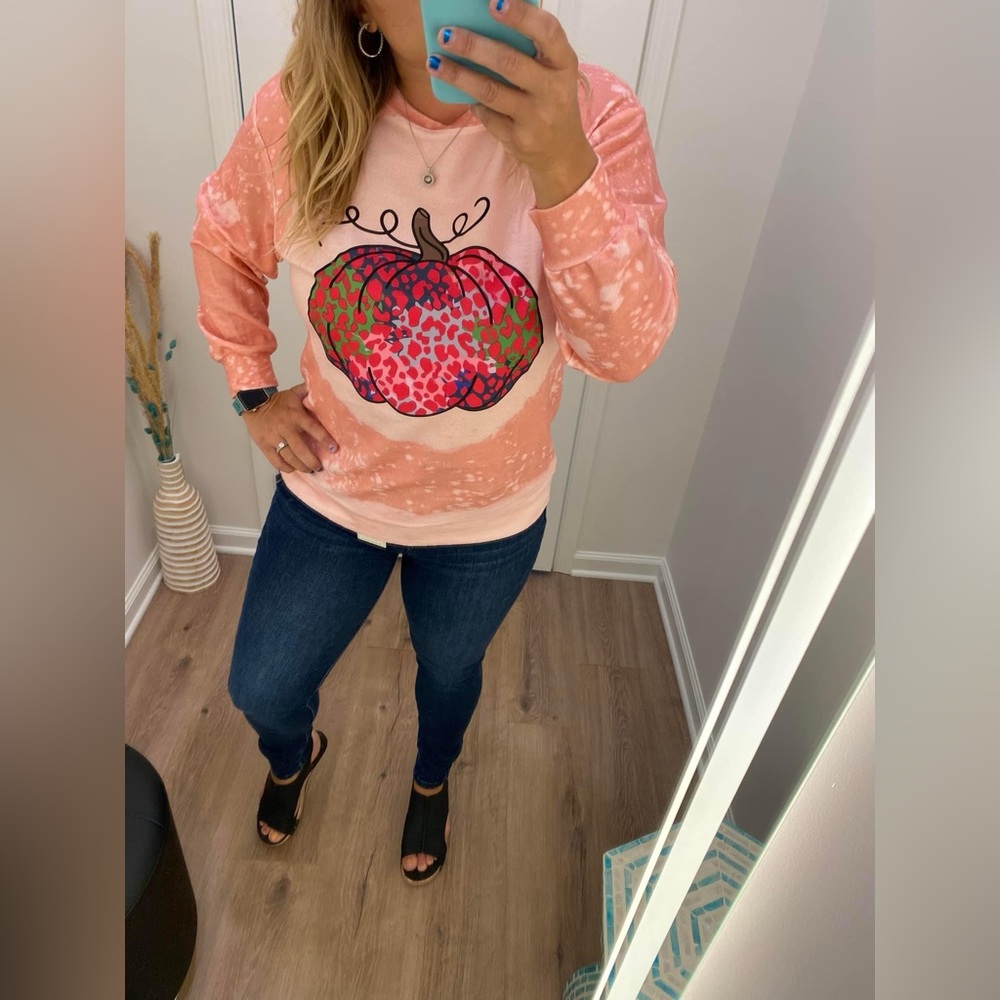 NWT Pink leopard pumpkin sweatshirt size Medium